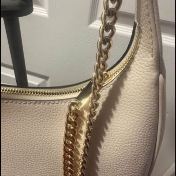 Michael Kors Lucinda Leather Shoulder Medium Handbag in Cream. - Picture 7 of 8